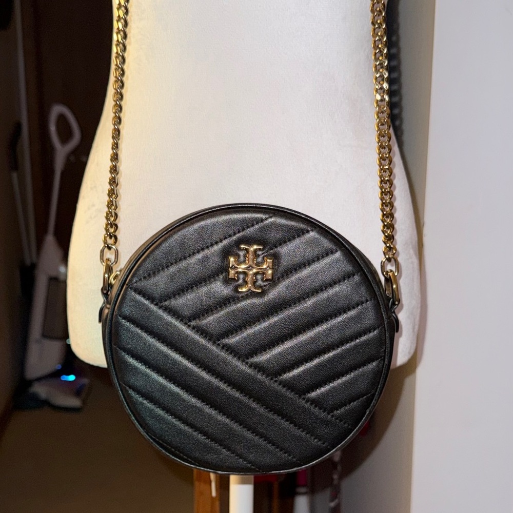 Tory Burch Black Round Crossbody Bag with Gold Chain - Picture 7 of 12